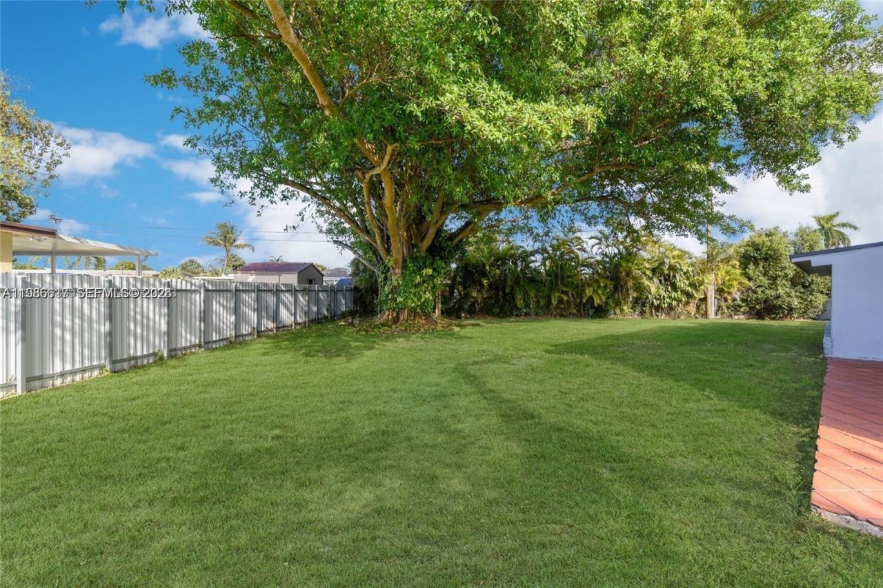 9005 SW 56th St, Miami, FL 33165 Photo