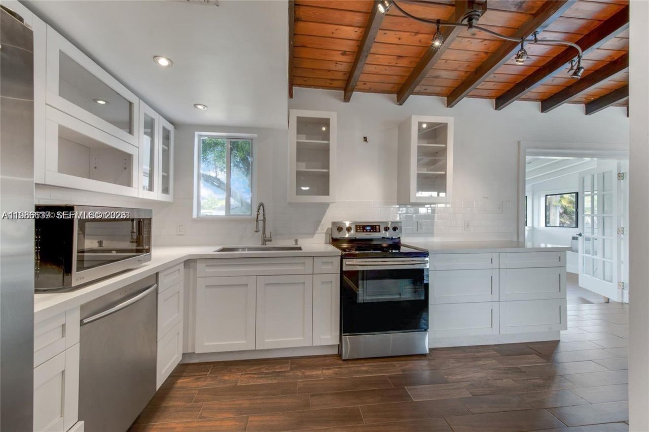 9005 SW 56th St, Miami, FL 33165 Photo