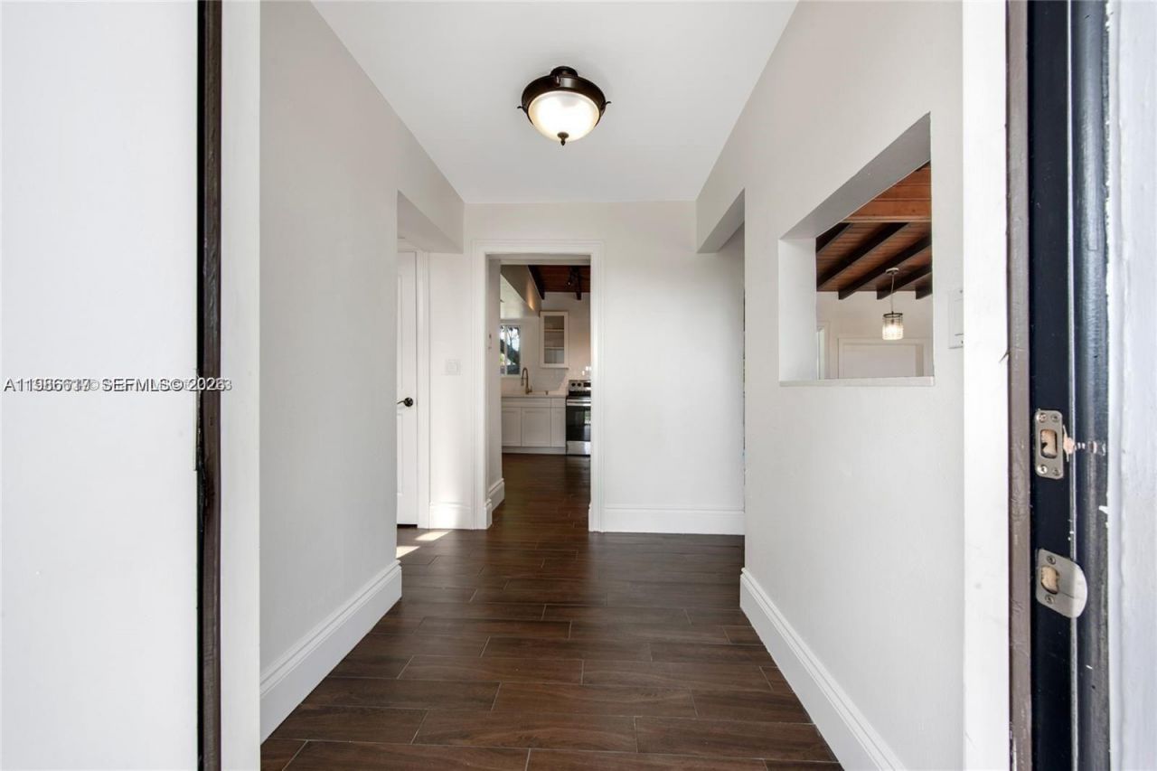 9005 SW 56th St, Miami, FL 33165 Photo