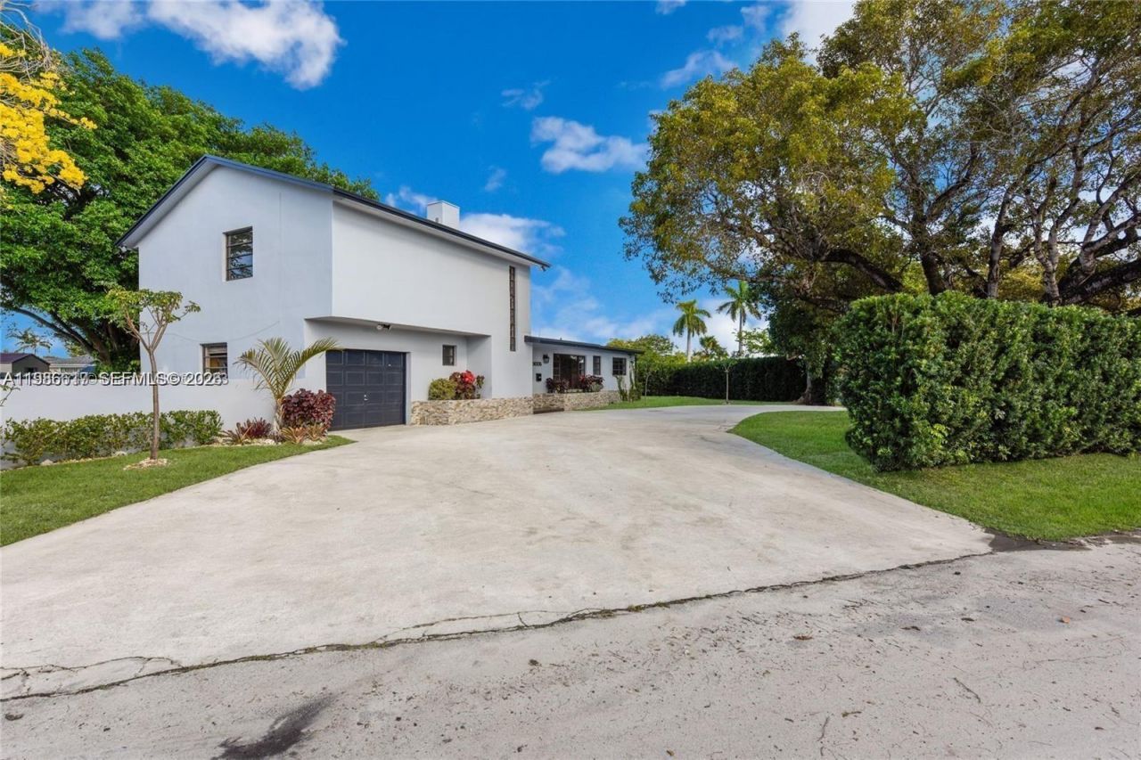 9005 SW 56th St, Miami, FL 33165 Photo