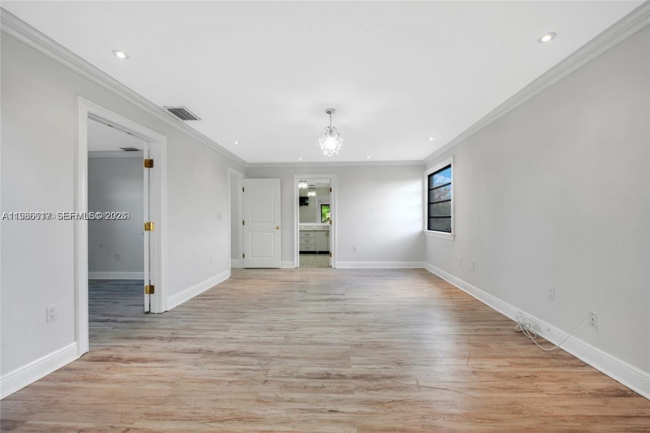 9005 SW 56th St, Miami, FL 33165 Photo