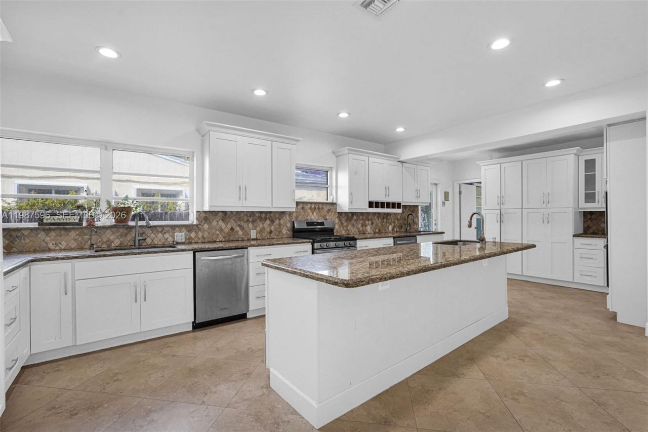 4560 Prairie Ave, Miami Beach, FL 33140 Photo