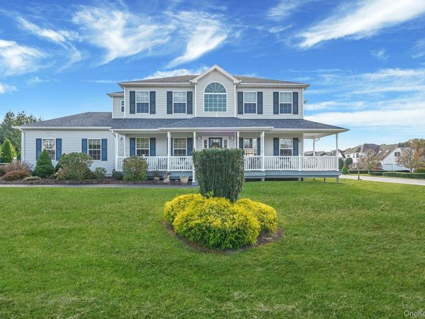 20 Dogwood Lane , East Moriches, NY 11940