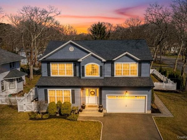 456 Pine Acres Boulevard , Brightwaters, NY 11718