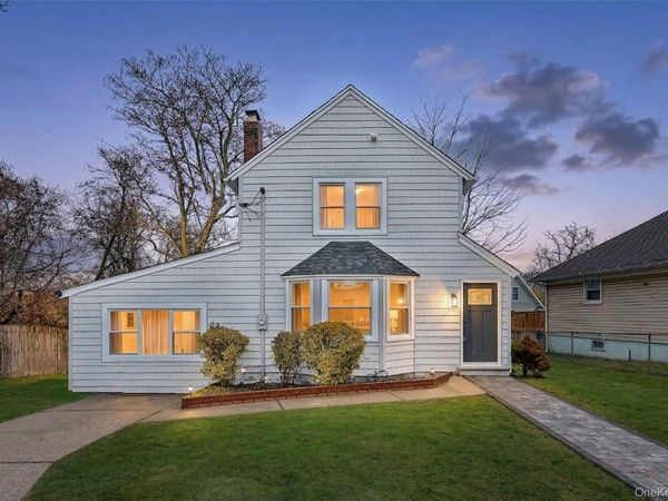 19 West side Avenue, Bay Shore, NY 11706