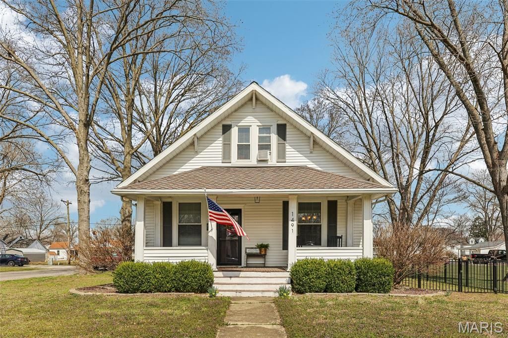 1491 Clinton Street , Carlyle, IL 62231 Main Photo