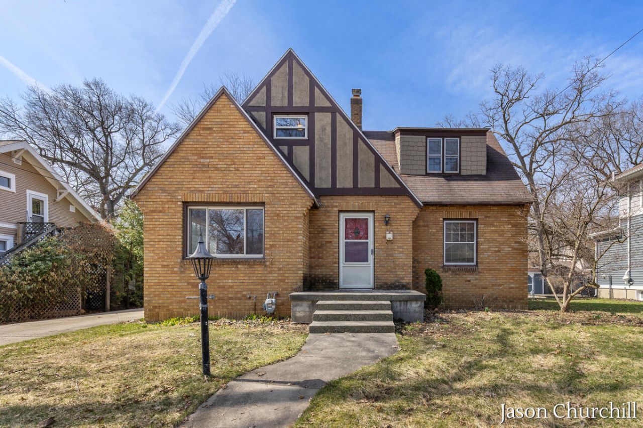 2621 Wyoming Avenue Sw, Wyoming, MI 49519 Main Photo