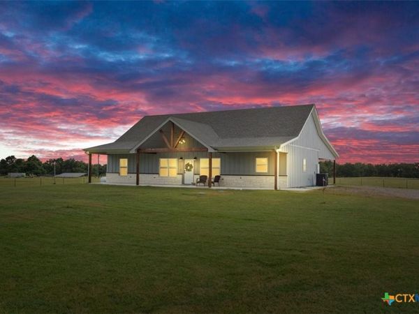 639 County Road 101 , Rogers, TX 76569