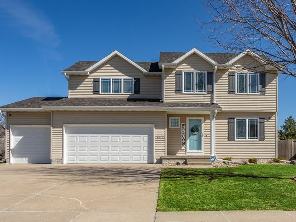 5917 NW 106th Street, Johnston, IA 50131