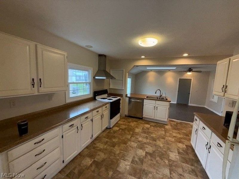 334 W Park Boulevard, Medina, OH 44256 Photo 7