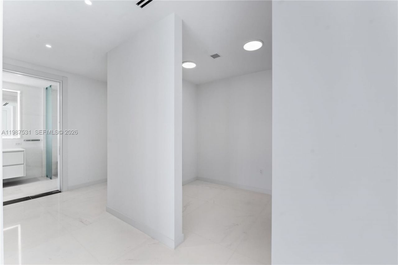 300 Biscayne Blvd Way , Unit 5003, Miami, FL 33131 Photo