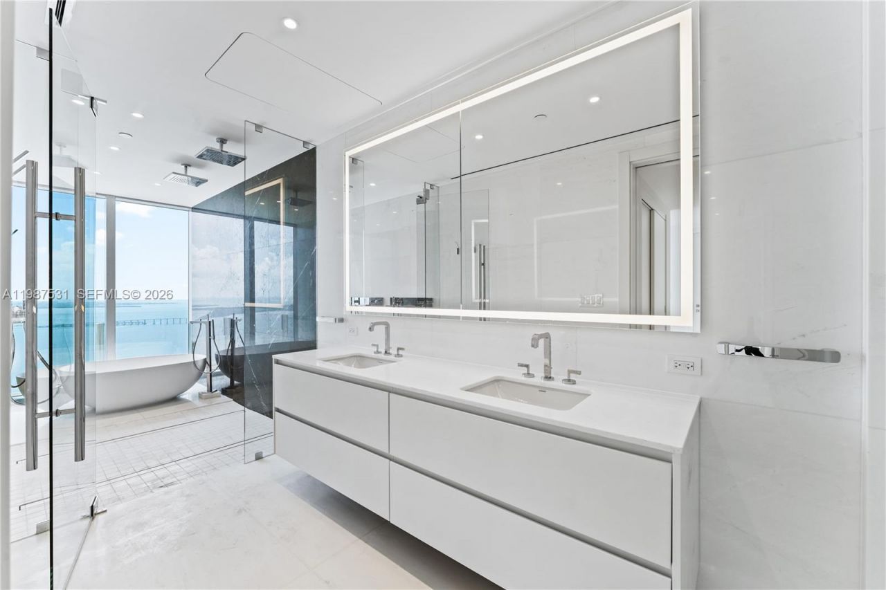 300 Biscayne Blvd Way , Unit 5003, Miami, FL 33131 Photo