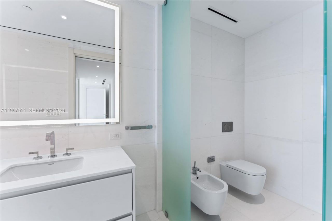 300 Biscayne Blvd Way , Unit 5003, Miami, FL 33131 Photo