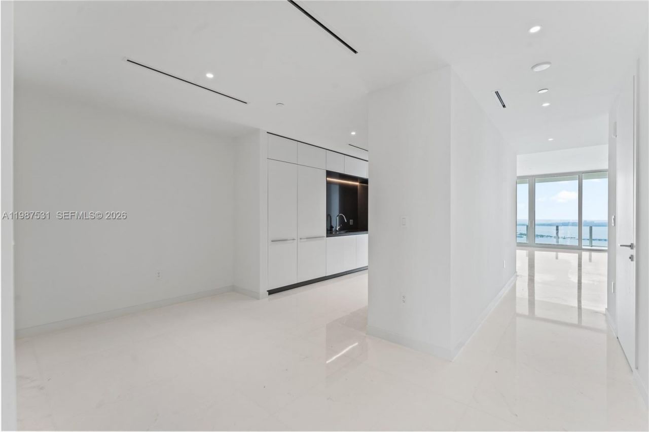 300 Biscayne Blvd Way , Unit 5003, Miami, FL 33131 Photo