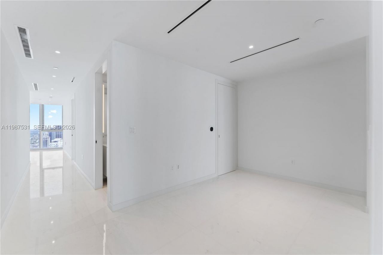 300 Biscayne Blvd Way , Unit 5003, Miami, FL 33131 Photo