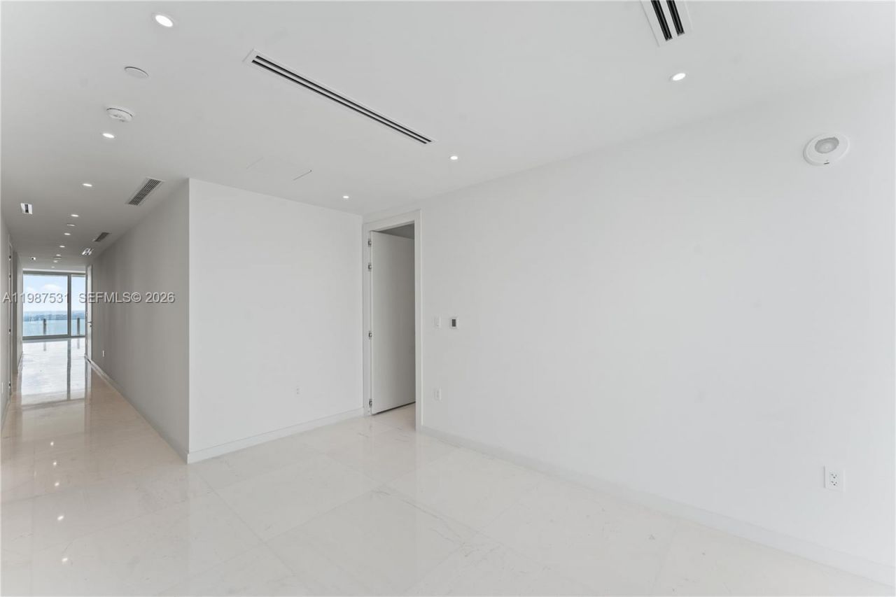 300 Biscayne Blvd Way , Unit 5003, Miami, FL 33131 Photo