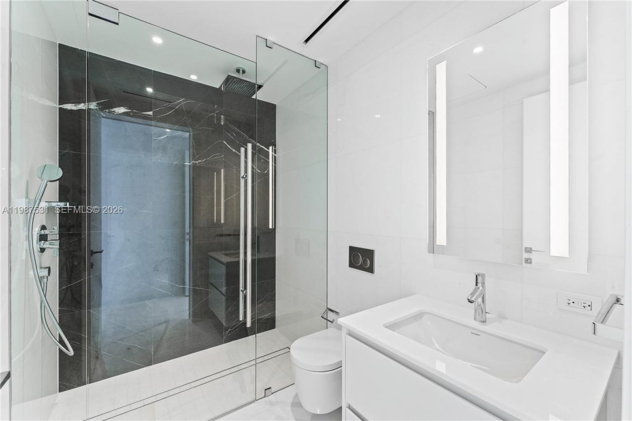 300 Biscayne Blvd Way , Unit 5003, Miami, FL 33131 Photo