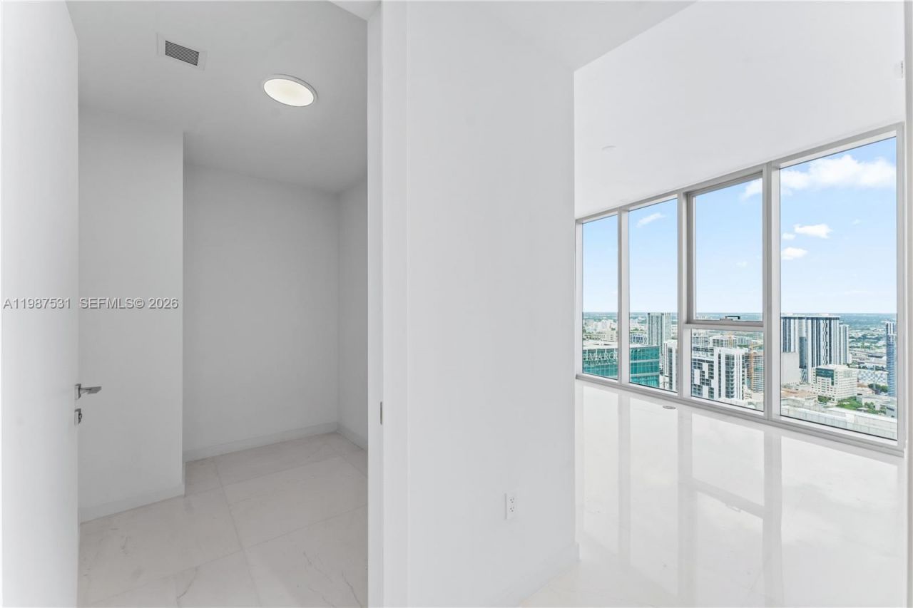 300 Biscayne Blvd Way , Unit 5003, Miami, FL 33131 Photo