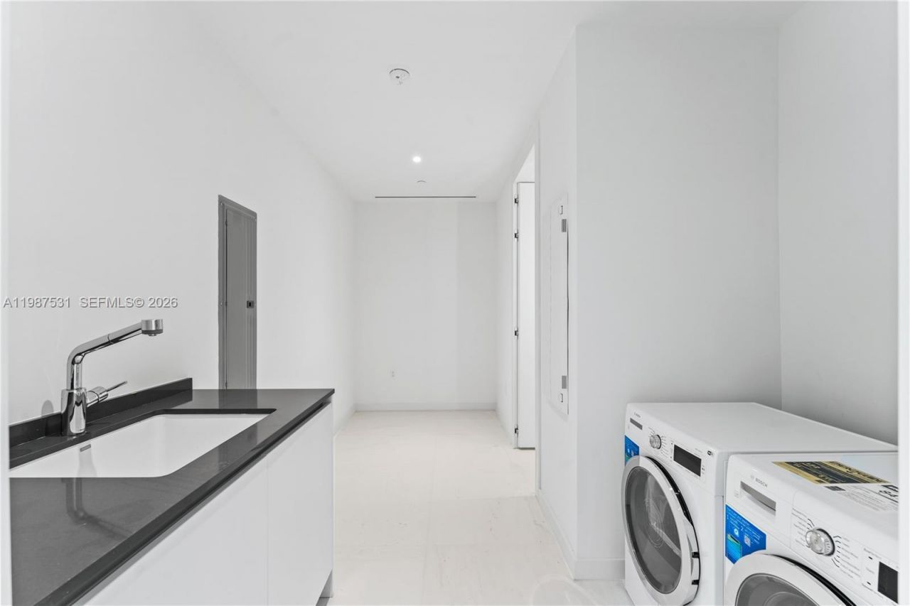 300 Biscayne Blvd Way , Unit 5003, Miami, FL 33131 Photo