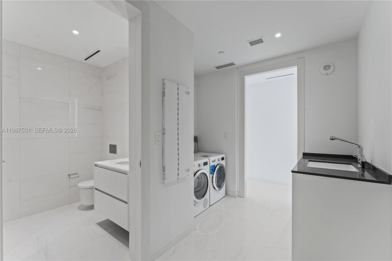 300 Biscayne Blvd Way , Unit 5003, Miami, FL 33131 Photo