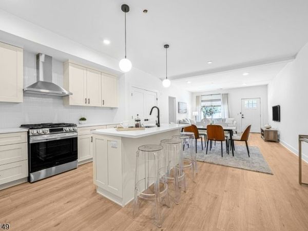 20 Encampment Ct, Unit 101, Montville, NJ 07082