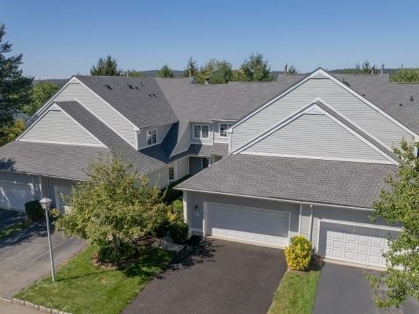 27 Cobblestone Ter, Montville, NJ 07045