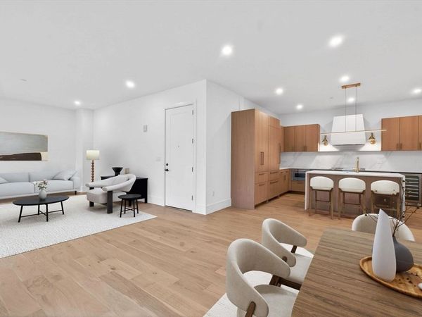 1114 Beacon, Unit 101, Newton, MA 02461