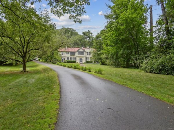 1056 Whitney , Hamden, CT 06517