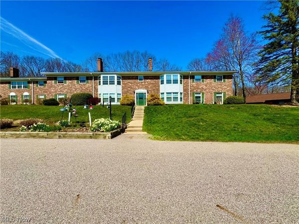 6910 Carriage Hill Drive , Unit 202, Brecksville, OH 44141