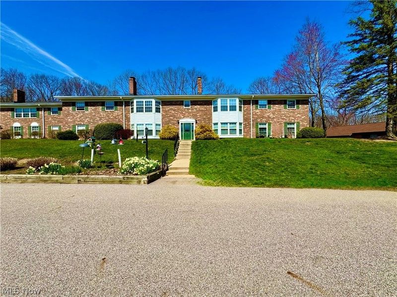6910 Carriage Hill Drive, Unit 202, Brecksville, OH 44141 Photo 1
