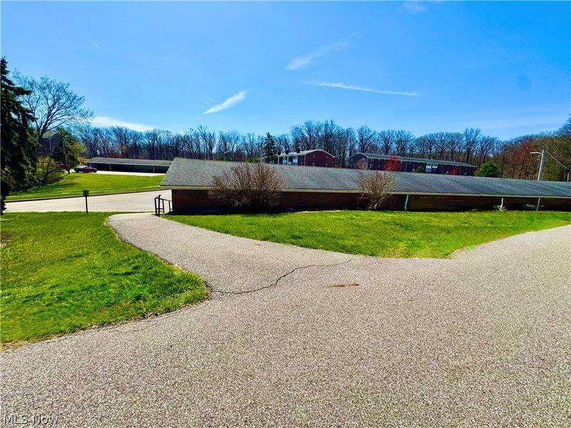 6910 Carriage Hill Drive, Unit 202, Brecksville, OH 44141 Photo 5