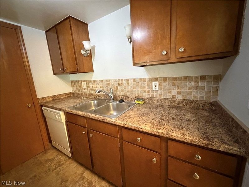 6910 Carriage Hill Drive, Unit 202, Brecksville, OH 44141 Photo 5