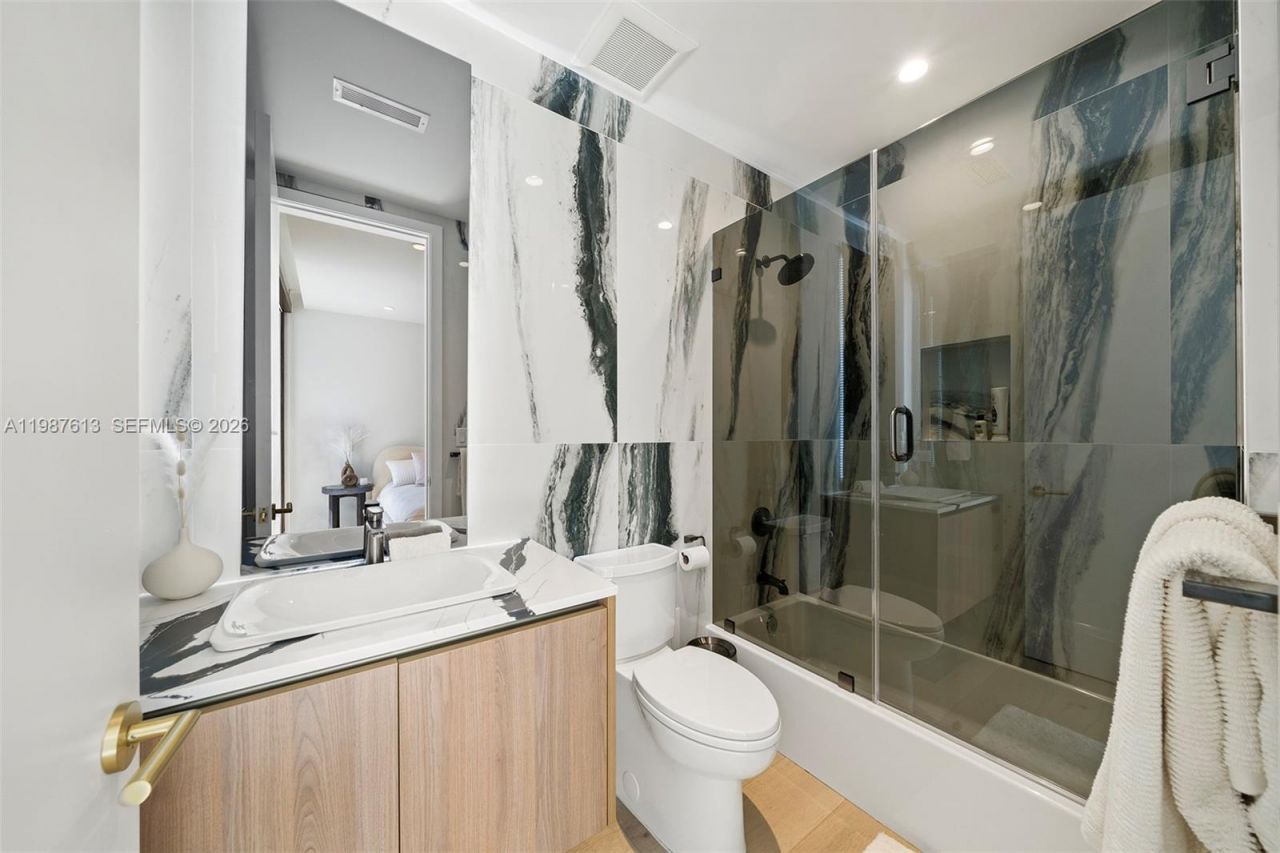 4041 S Le Jeune Rd , Miami, FL 33146 Photo