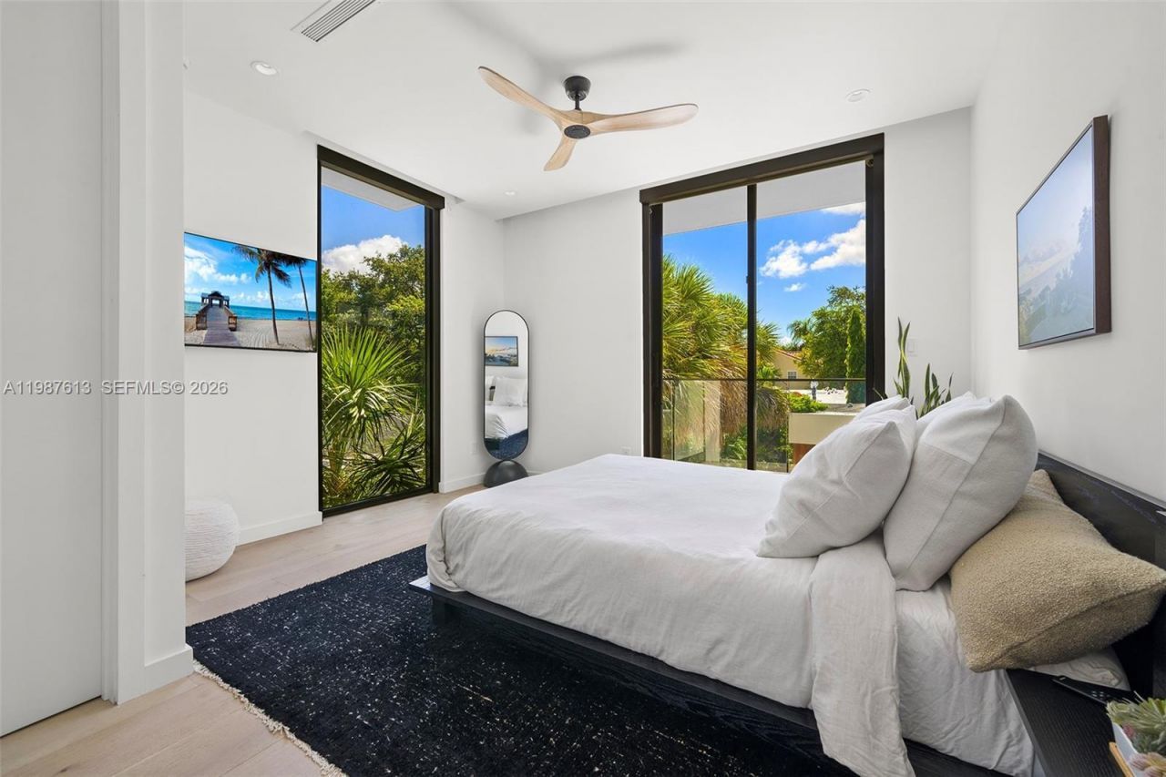 4041 S Le Jeune Rd , Miami, FL 33146 Photo