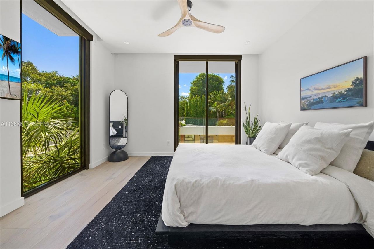 4041 S Le Jeune Rd , Miami, FL 33146 Photo