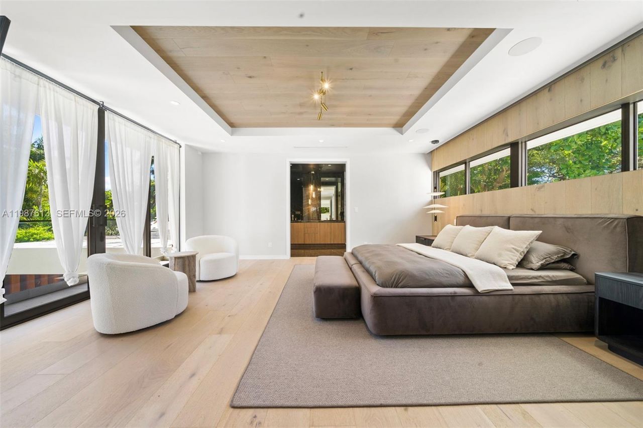 4041 S Le Jeune Rd , Miami, FL 33146 Photo