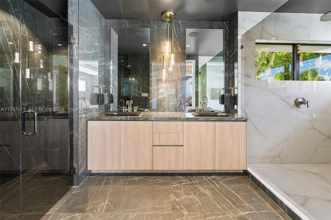 4041 S Le Jeune Rd , Miami, FL 33146 Photo