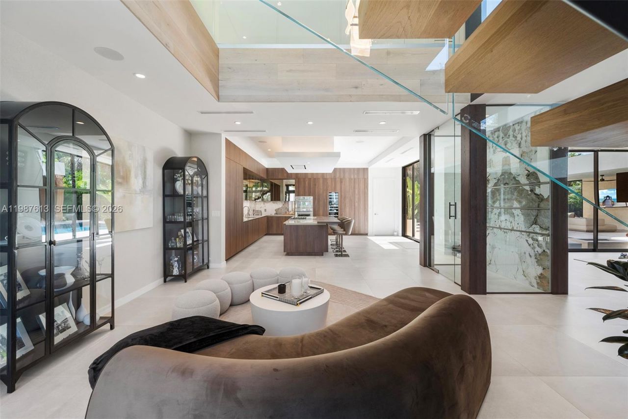 4041 S Le Jeune Rd , Miami, FL 33146 Photo