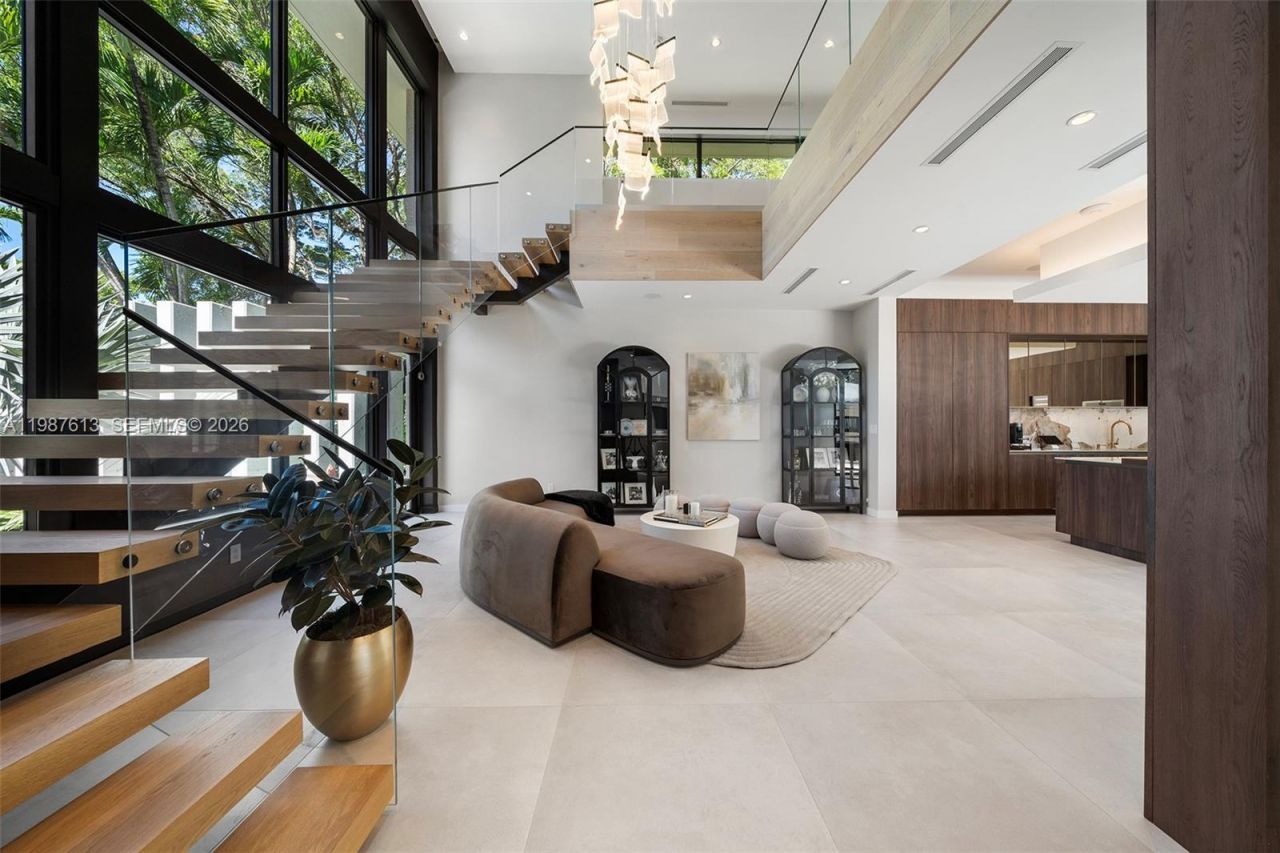 4041 S Le Jeune Rd , Miami, FL 33146 Photo