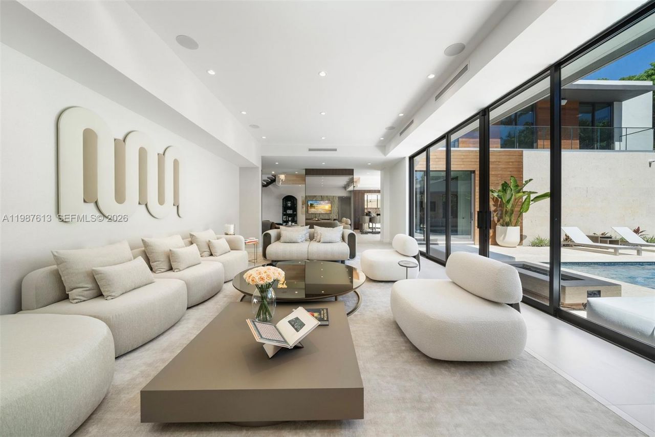 4041 S Le Jeune Rd , Miami, FL 33146 Photo