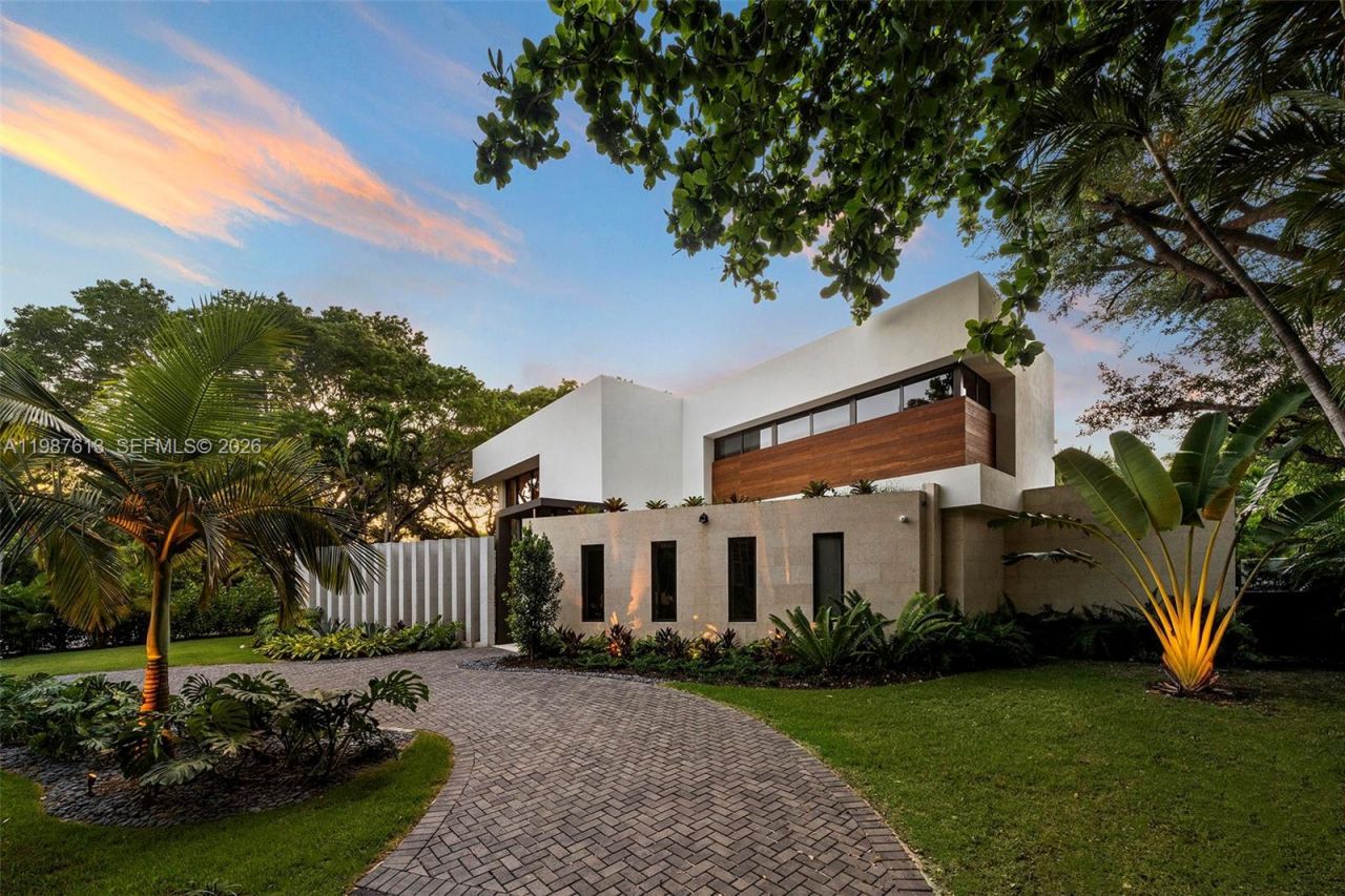 4041 S Le Jeune Rd , Miami, FL 33146 Photo