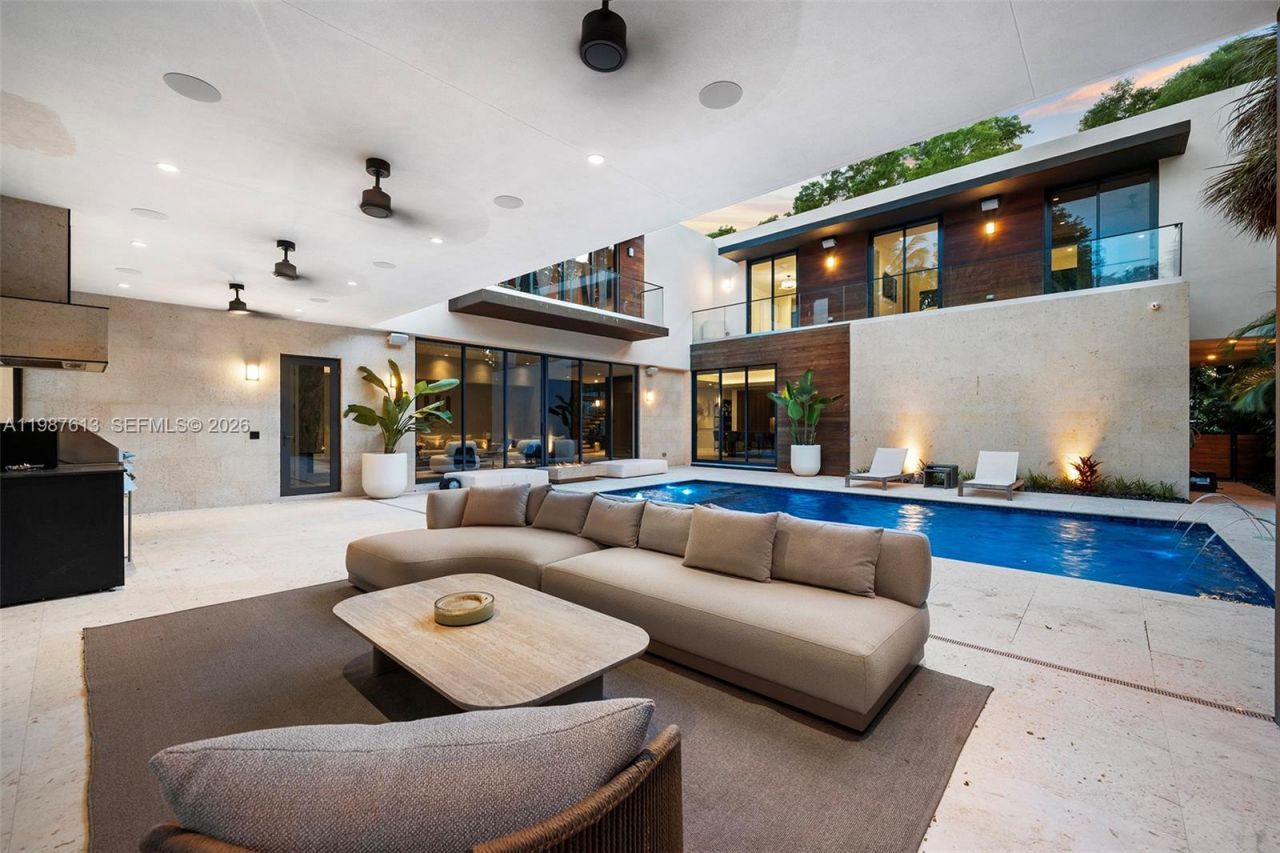 4041 S Le Jeune Rd , Miami, FL 33146 Photo