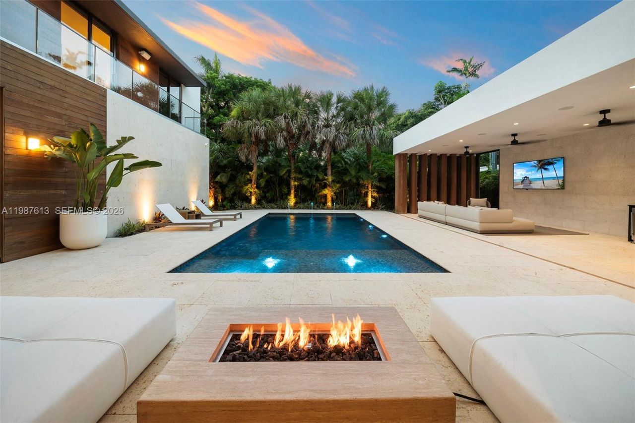 4041 S Le Jeune Rd , Miami, FL 33146 Photo