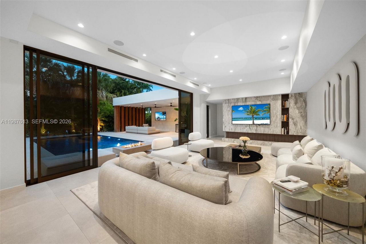 4041 S Le Jeune Rd , Miami, FL 33146 Photo