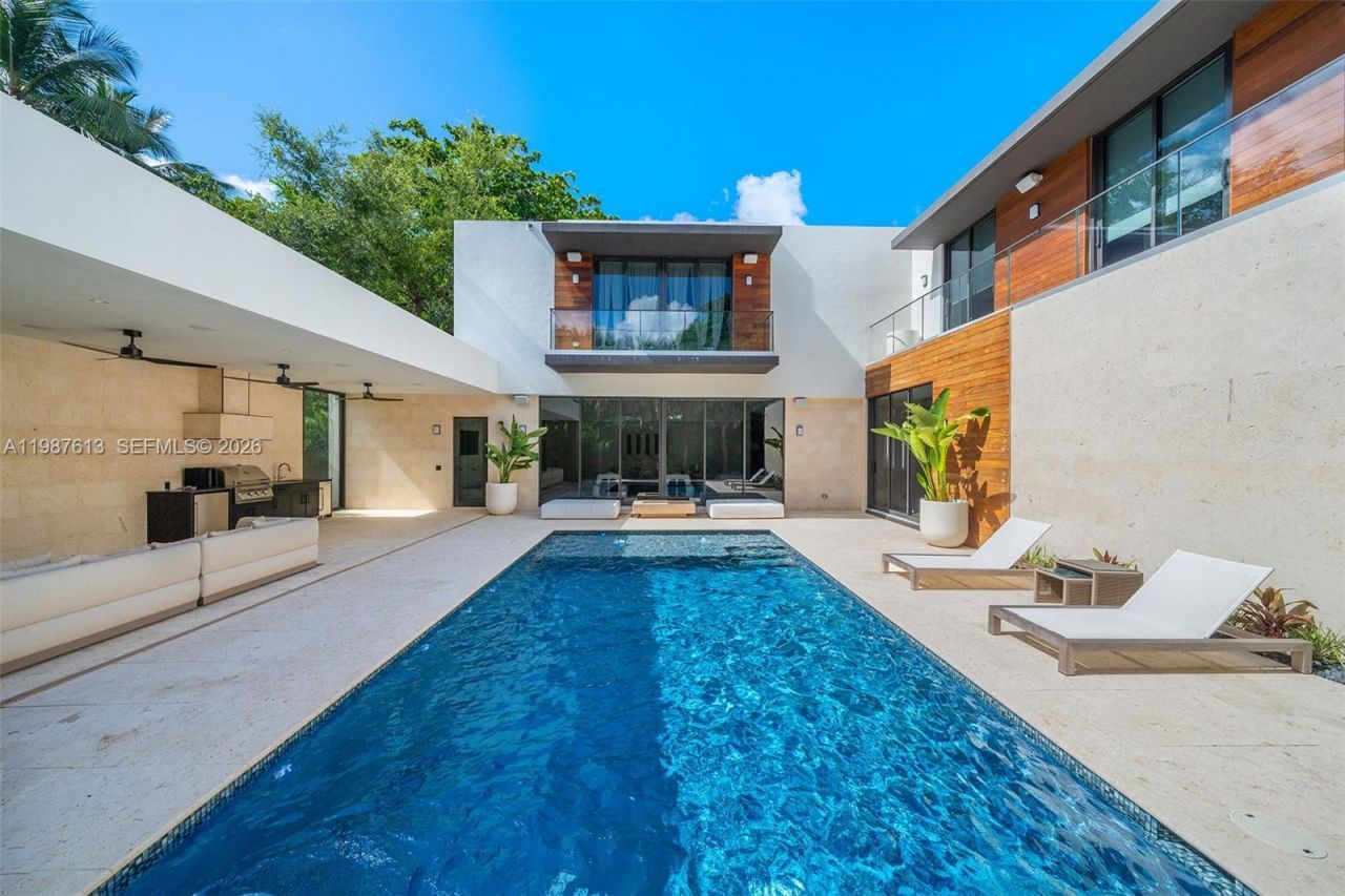 4041 S Le Jeune Rd , Miami, FL 33146 Photo