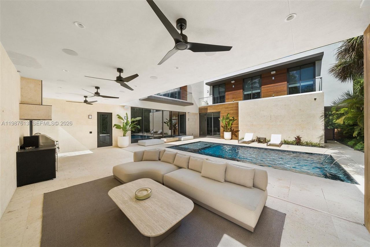 4041 S Le Jeune Rd , Miami, FL 33146 Photo