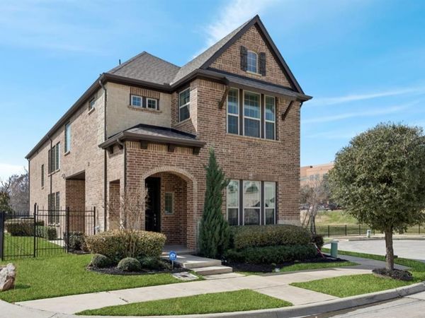 648 Courtyard Lane , Irving, TX 75039