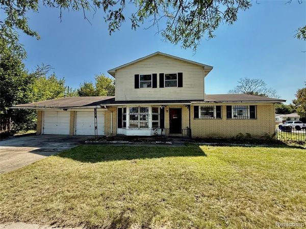 1015 W Carpenter Road, Flint, MI 48505