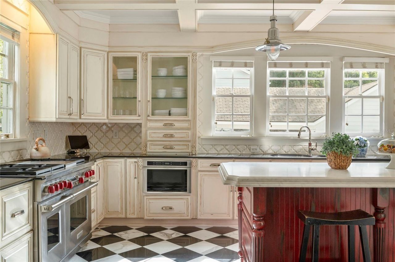 705 Delaney Avenue, Orlando, FL 32801 Photo