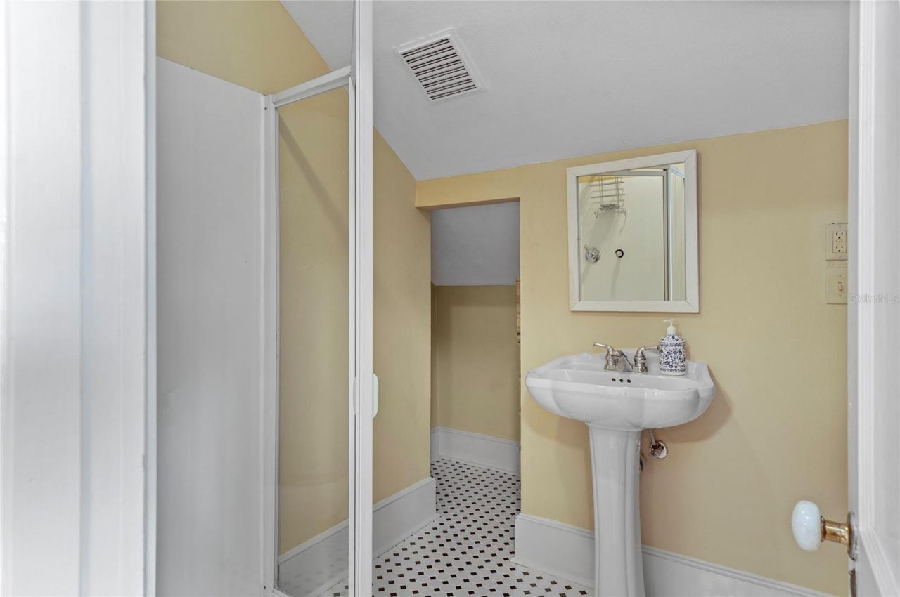 705 Delaney Avenue, Orlando, FL 32801 Photo